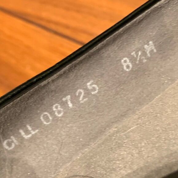 Stuart Weitzman black real patten leather pump, sz 8.5, EUC, heel detail - Picture 4 of 16